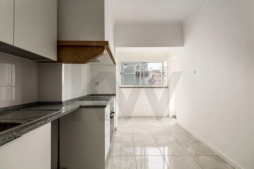 Apartamento T4 para Arrendamento em Campo de Ourique Foto 7