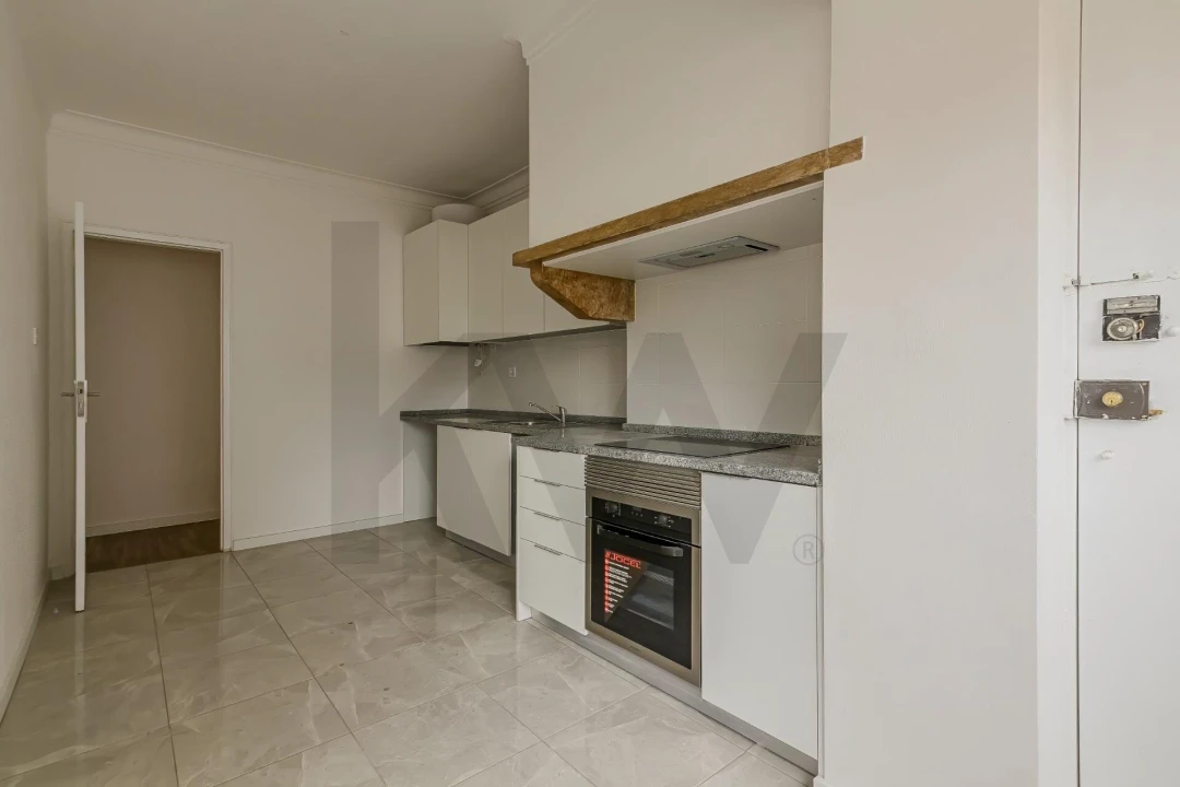 Apartamento T4 para Arrendamento em Campo de Ourique Foto 8