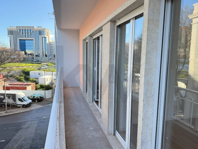 Apartamento T4 para Arrendamento em Campo de Ourique Foto 5