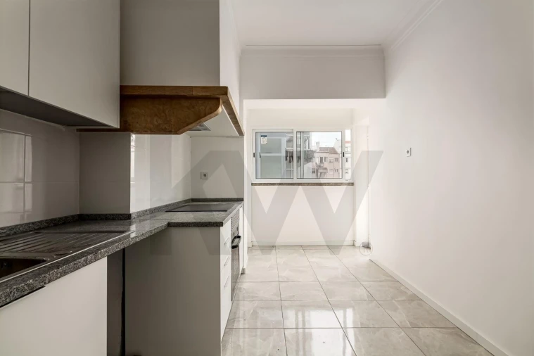 Apartamento T4 para Arrendamento em Campo de Ourique Foto 7