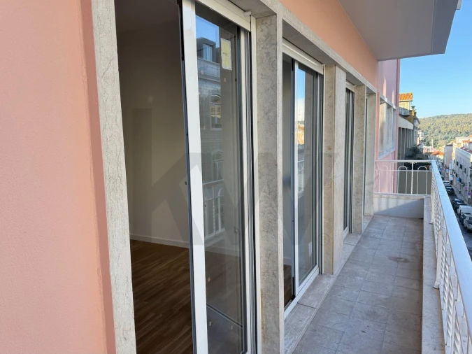 Apartamento T4 para Arrendamento em Campo de Ourique Foto 4