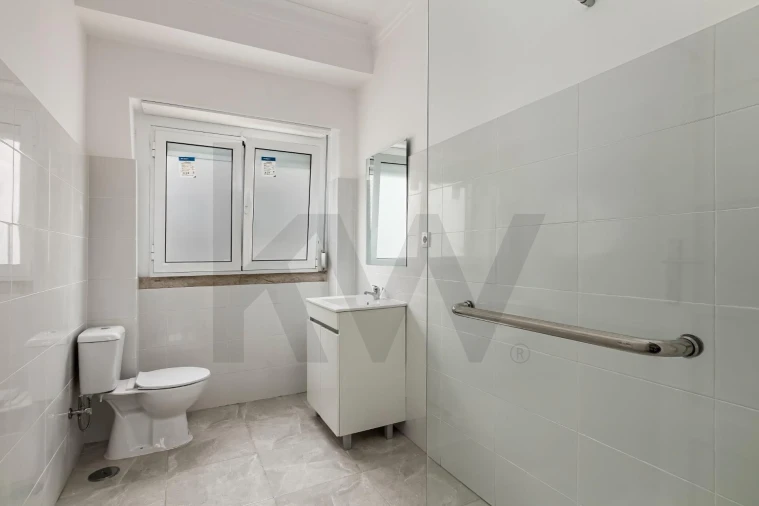 Apartamento T4 para Arrendamento em Campo de Ourique Foto 14