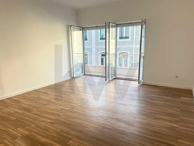 Apartamento T4 para Arrendamento em Campo de Ourique Foto 2