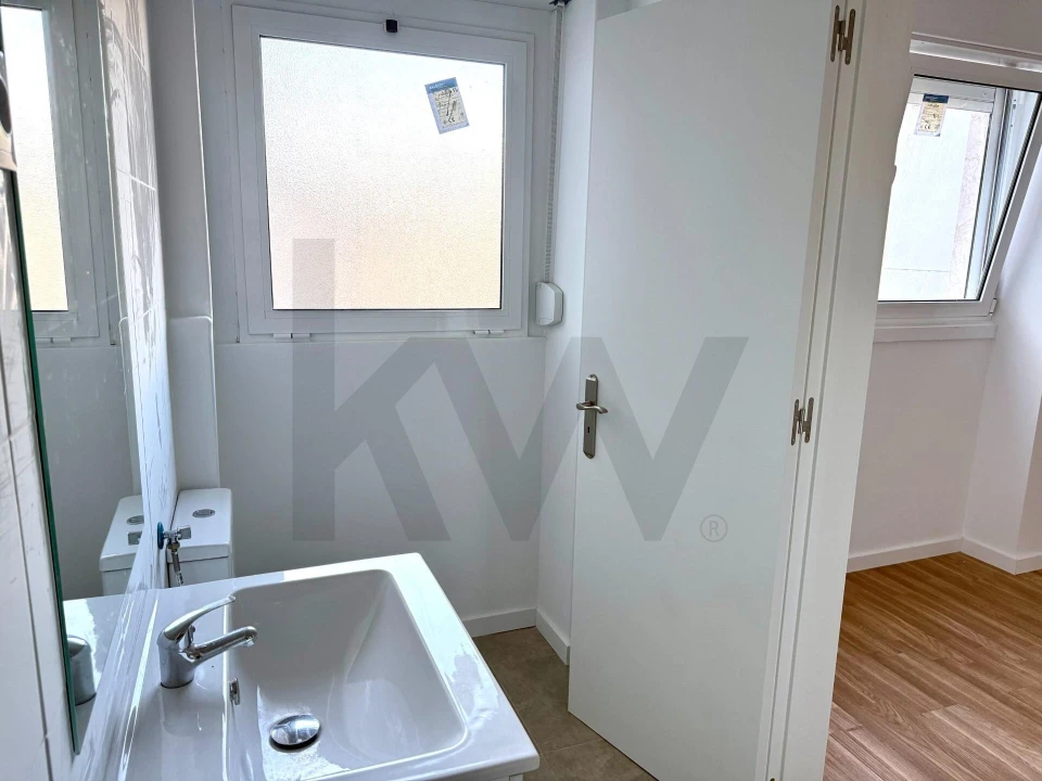 Apartamento T4 para Arrendamento em Campo de Ourique Foto 23