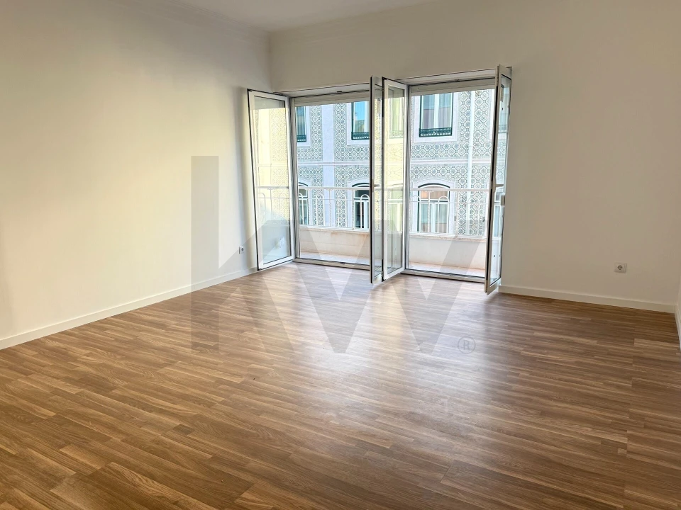 Apartamento T4 para Arrendamento em Campo de Ourique Foto 2