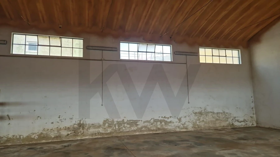 Armazém para Arrendamento em Venda do Pinheiro e Santo Estêvão das Galés Foto 6