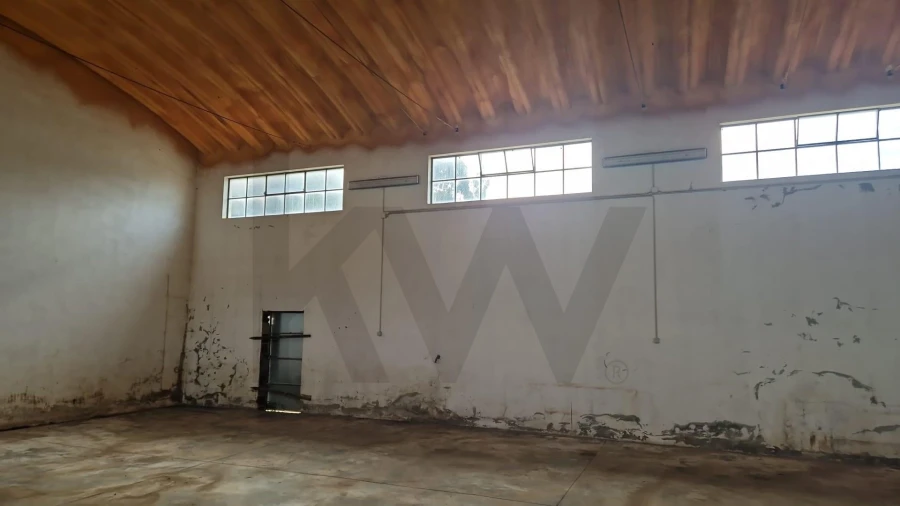 Armazém para Arrendamento em Venda do Pinheiro e Santo Estêvão das Galés Foto 10