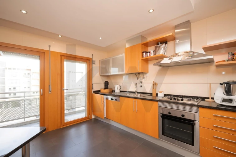 Apartamento T3 para Venda em Camarate, Unhos e Apelação Foto 24