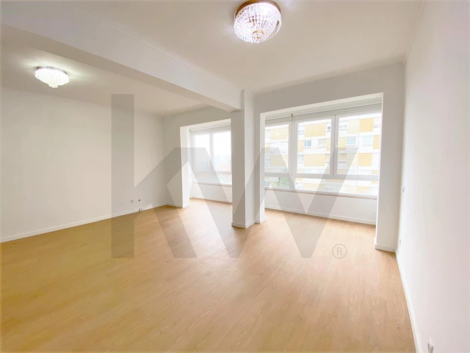 Apartamento T3 para Arrendamento em Sacavém e Prior Velho Foto 1