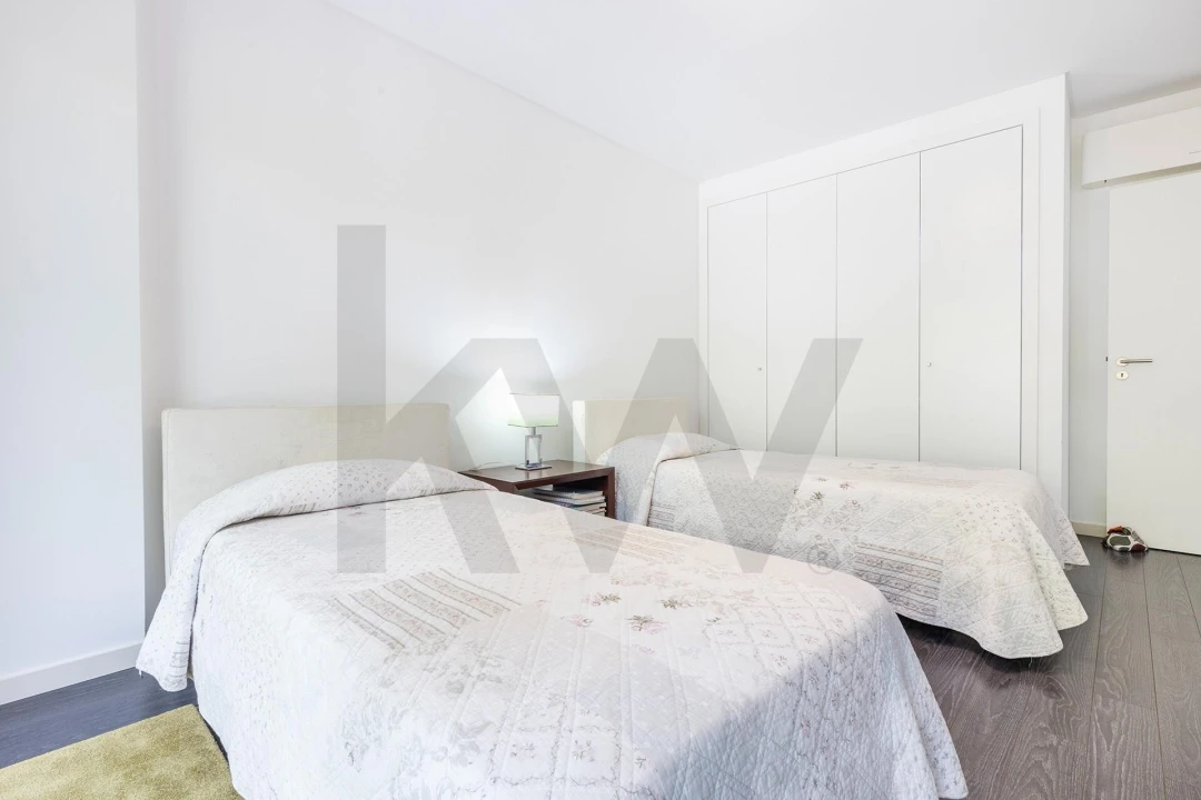 Apartamento T4 para Venda em Carcavelos e Parede Foto 17