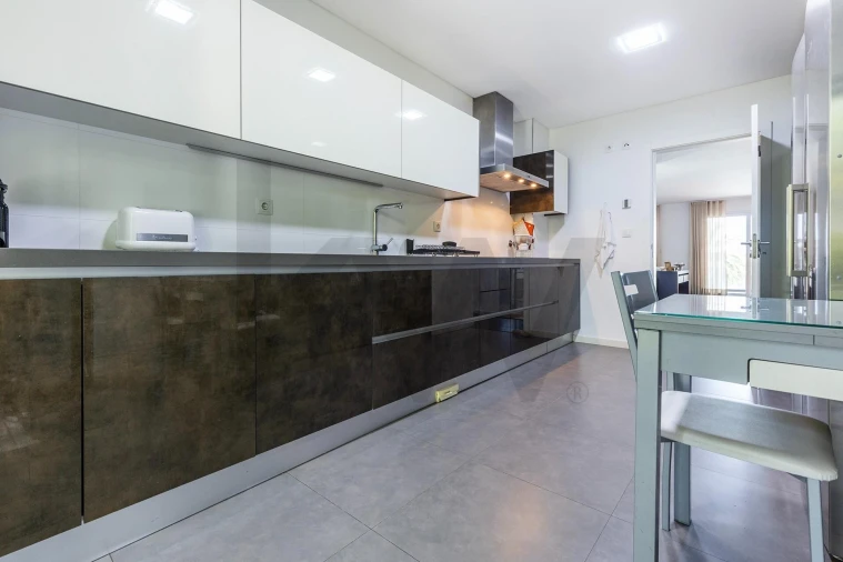 Apartamento T4 para Venda em Carcavelos e Parede Foto 13