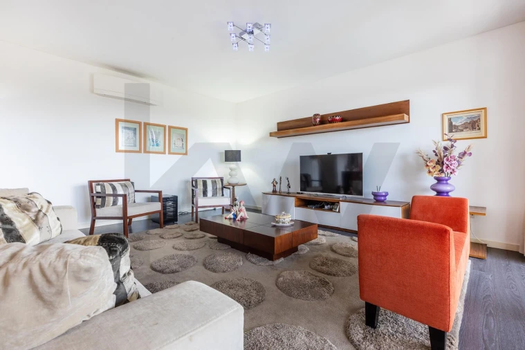 Apartamento T4 para Venda em Carcavelos e Parede Foto 7