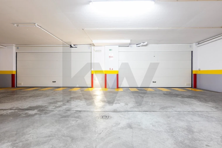 Apartamento T4 para Venda em Carcavelos e Parede Foto 10