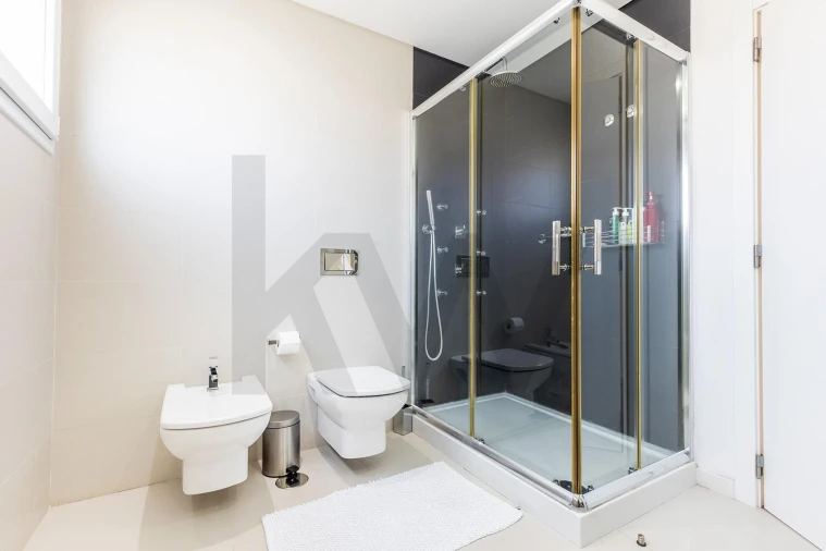 Apartamento T4 para Venda em Carcavelos e Parede Foto 23