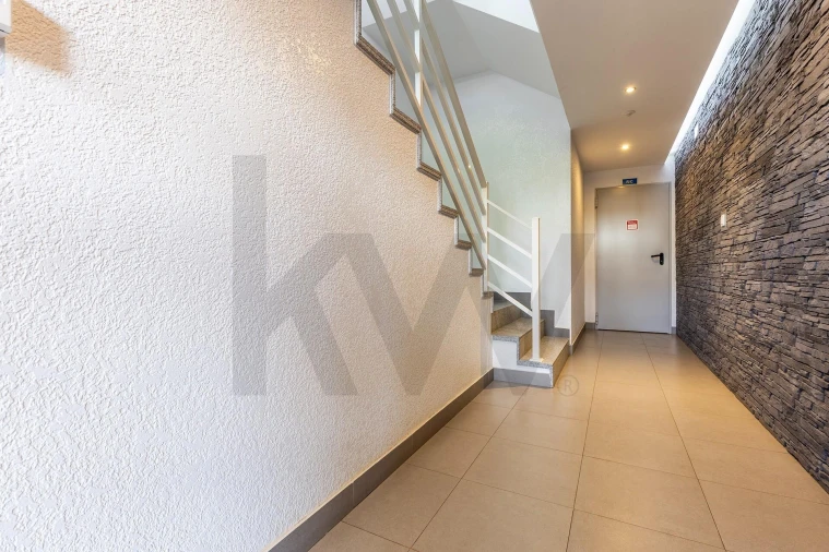 Apartamento T4 para Venda em Carcavelos e Parede Foto 32