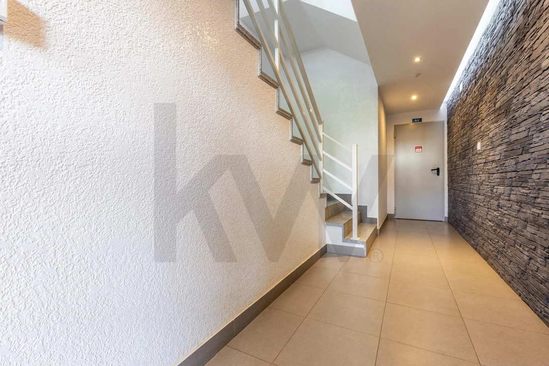 Apartamento T4 para Venda em Carcavelos e Parede Foto 32