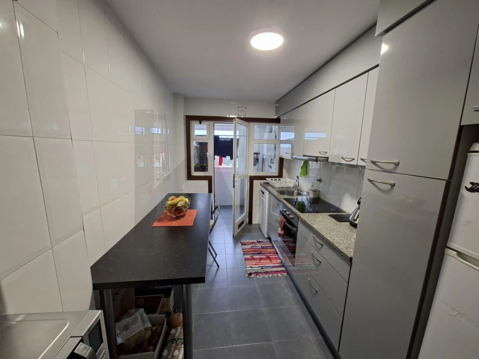 Apartamento T2 para Arrendamento em Ramalde Foto 14