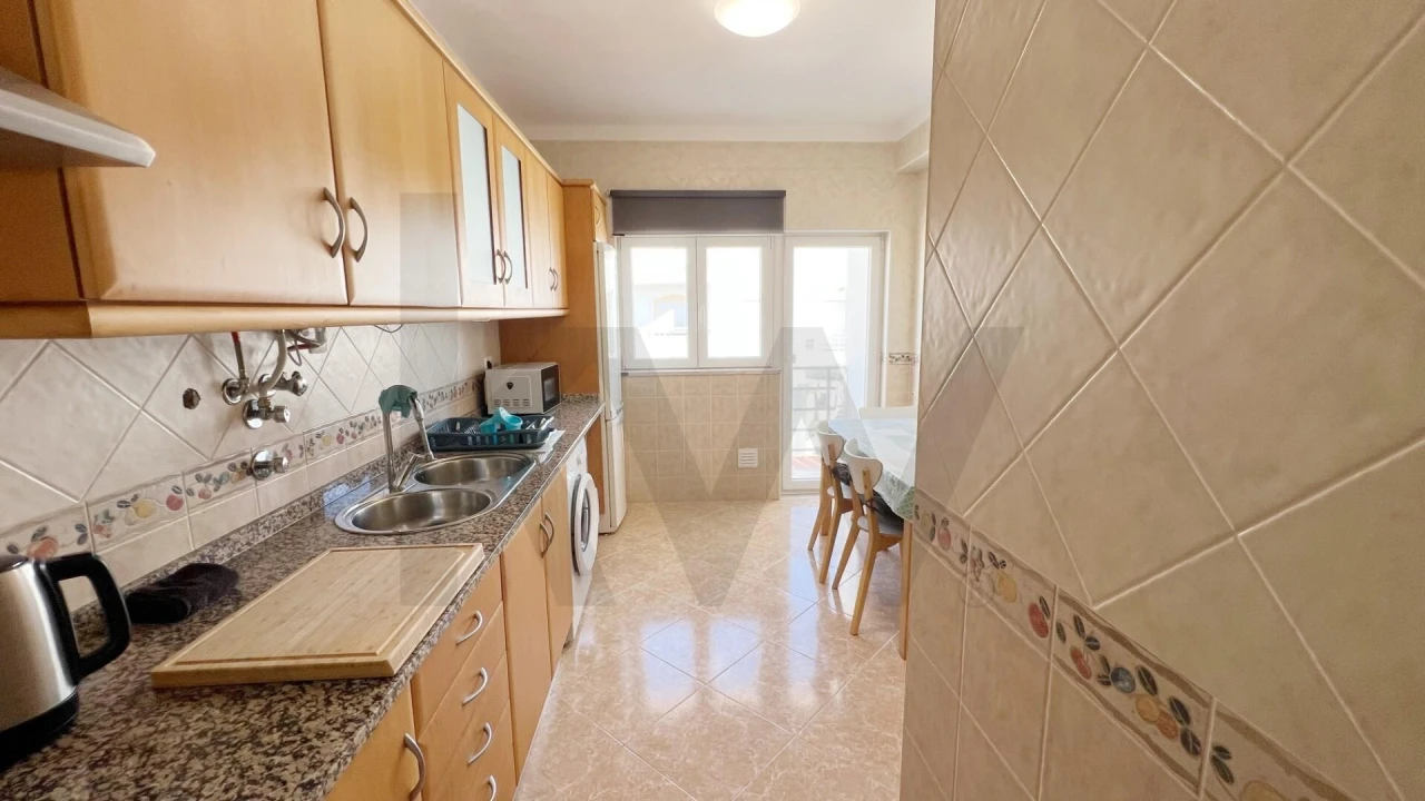 Apartamento T2 para Arrendamento em Estômbar e Parchal Foto 23