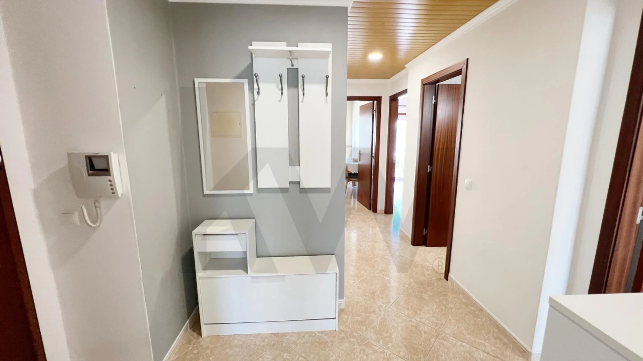 Apartamento T2 para Arrendamento em Estômbar e Parchal Foto 6
