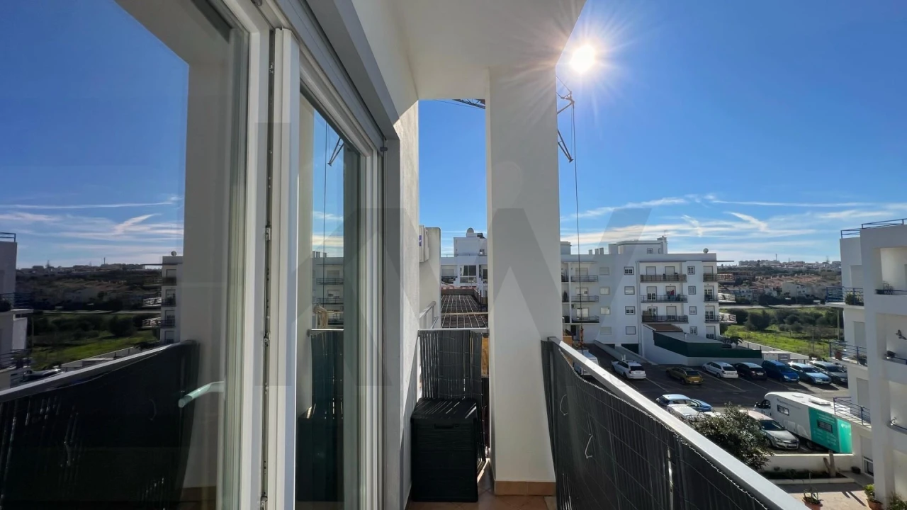 Apartamento T2 para Arrendamento em Estômbar e Parchal Foto 2