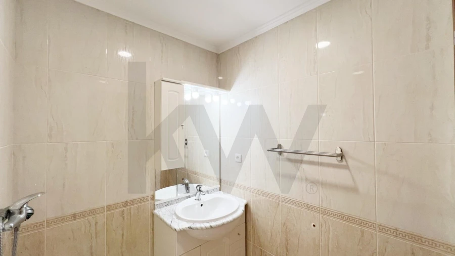 Apartamento T2 para Arrendamento em Estômbar e Parchal Foto 21