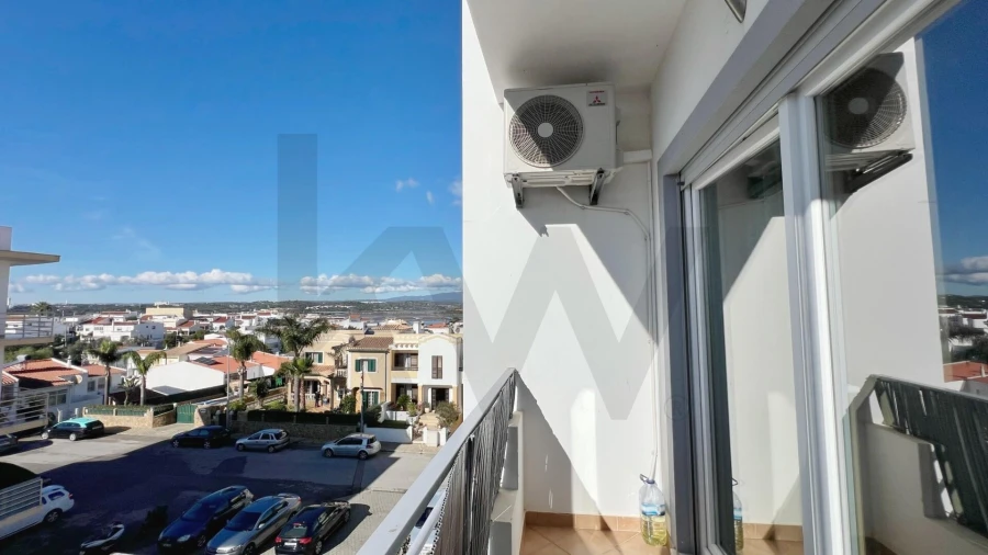 Apartamento T2 para Arrendamento em Estômbar e Parchal Foto 13