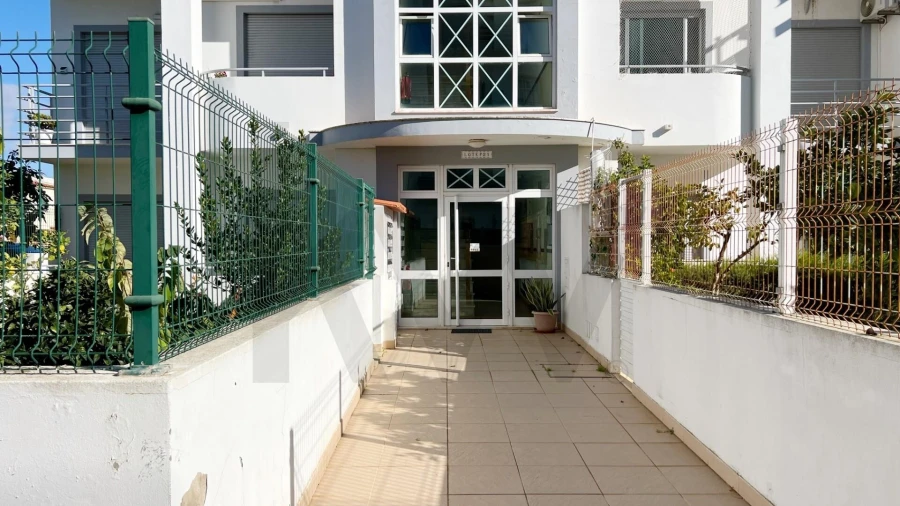 Apartamento T2 para Arrendamento em Estômbar e Parchal Foto 30