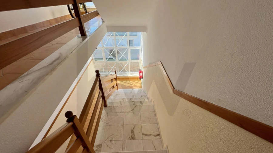 Apartamento T2 para Arrendamento em Estômbar e Parchal Foto 29