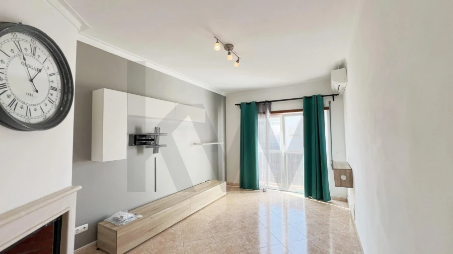 Apartamento T2 para Arrendamento em Estômbar e Parchal