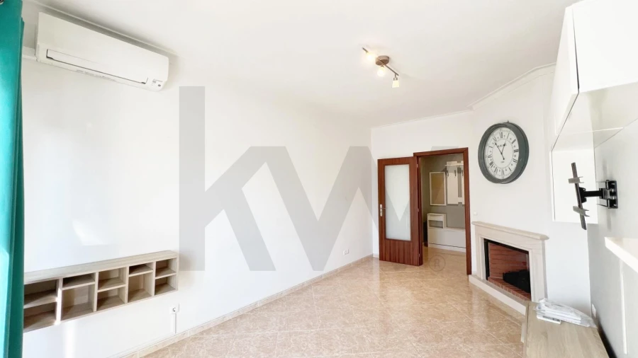 Apartamento T2 para Arrendamento em Estômbar e Parchal Foto 3
