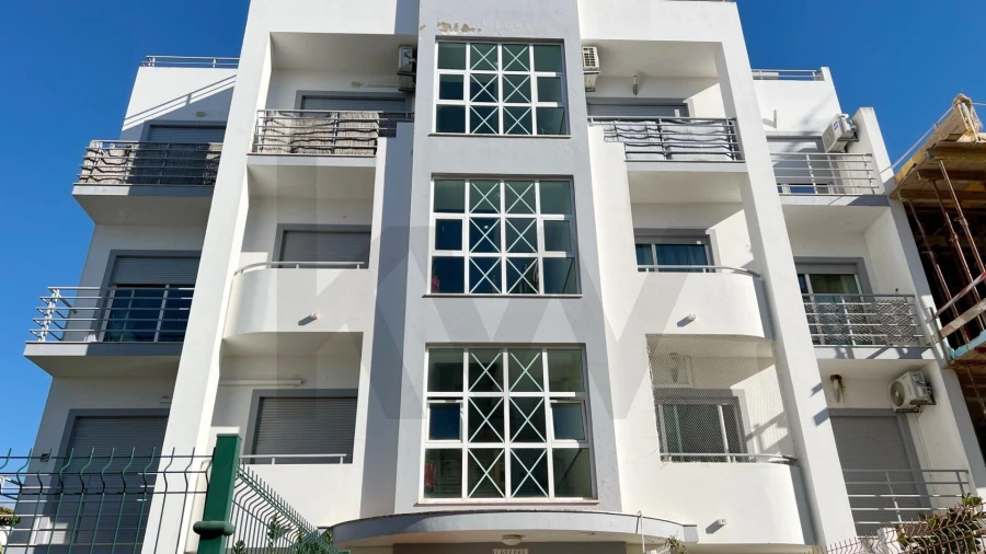 Apartamento T2 para Arrendamento em Estômbar e Parchal Foto 31