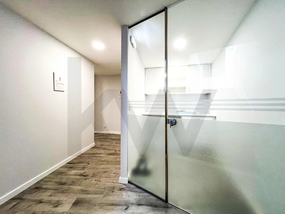 Loja para Venda em Mafamude e Vilar do Paraíso Foto 13