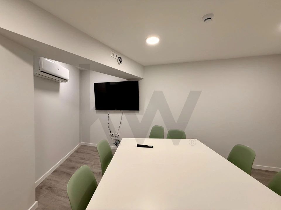 Loja para Venda em Mafamude e Vilar do Paraíso Foto 14