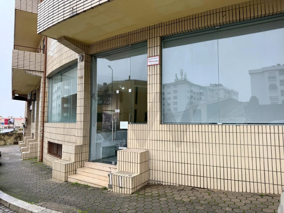 Loja para Venda em Mafamude e Vilar do Paraíso Foto 1