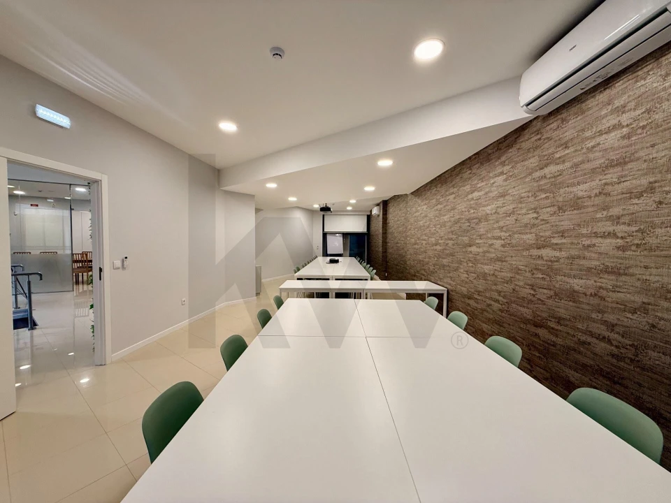 Loja para Venda em Mafamude e Vilar do Paraíso Foto 9