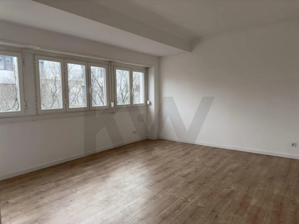 Apartamento T1 para Arrendamento em Campo de Ourique Foto 2