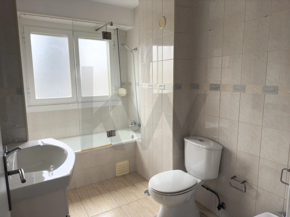 Apartamento T1 para Arrendamento em Campo de Ourique Foto 6