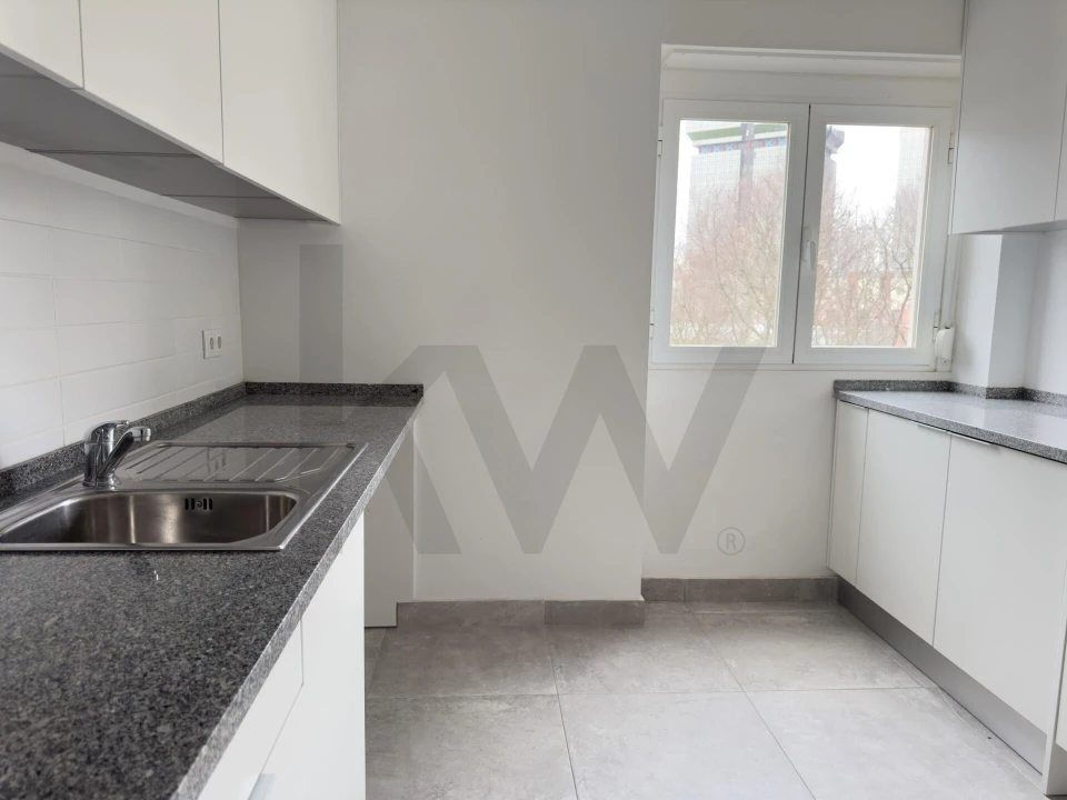 Apartamento T1 para Arrendamento em Campo de Ourique Foto 12