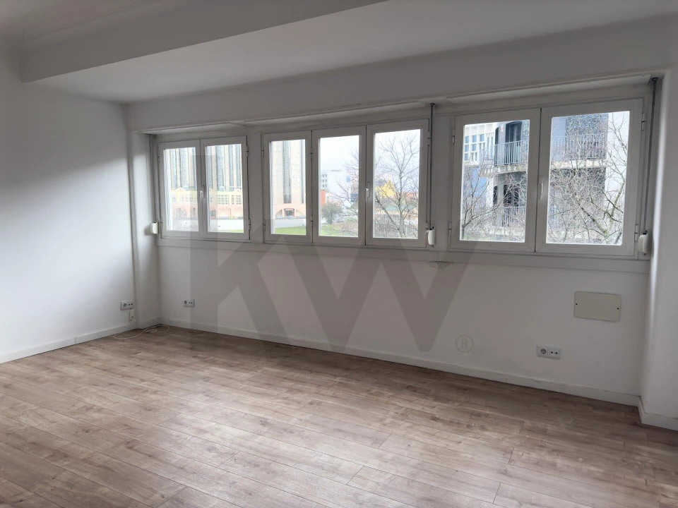 Apartamento T1 para Arrendamento em Campo de Ourique Foto 4