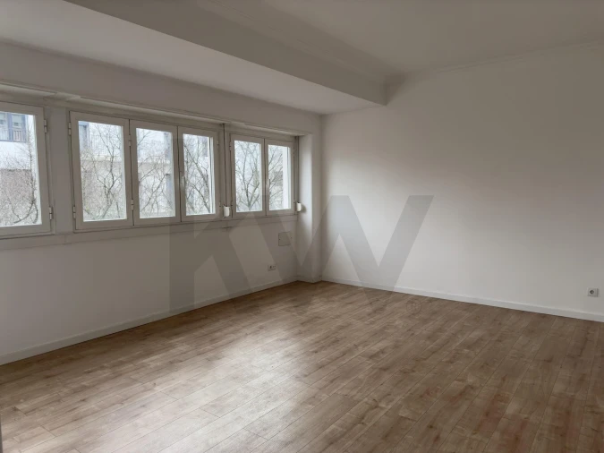 Apartamento T1 para Arrendamento em Campo de Ourique Foto 2