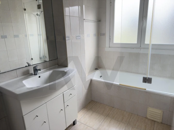 Apartamento T1 para Arrendamento em Campo de Ourique Foto 8