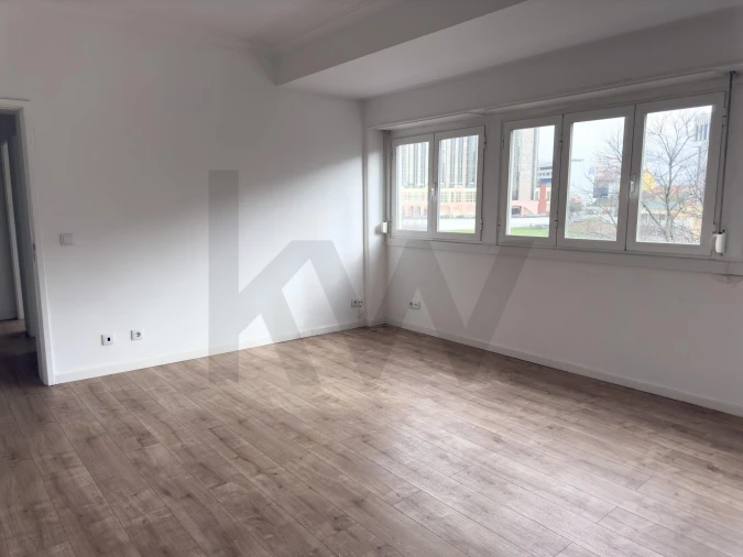 Apartamento T1 para Arrendamento em Campo de Ourique Foto 3