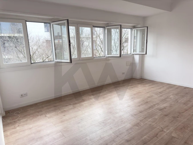 Apartamento T1 para Arrendamento em Campo de Ourique Foto 9