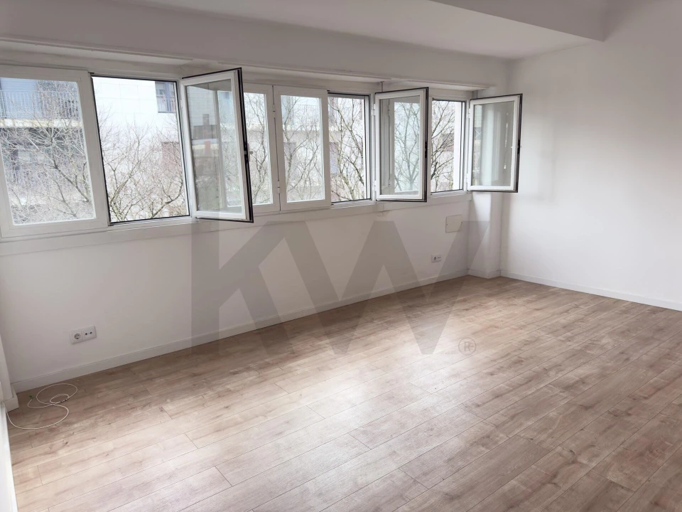 Apartamento T1 para Arrendamento em Campo de Ourique Foto 9