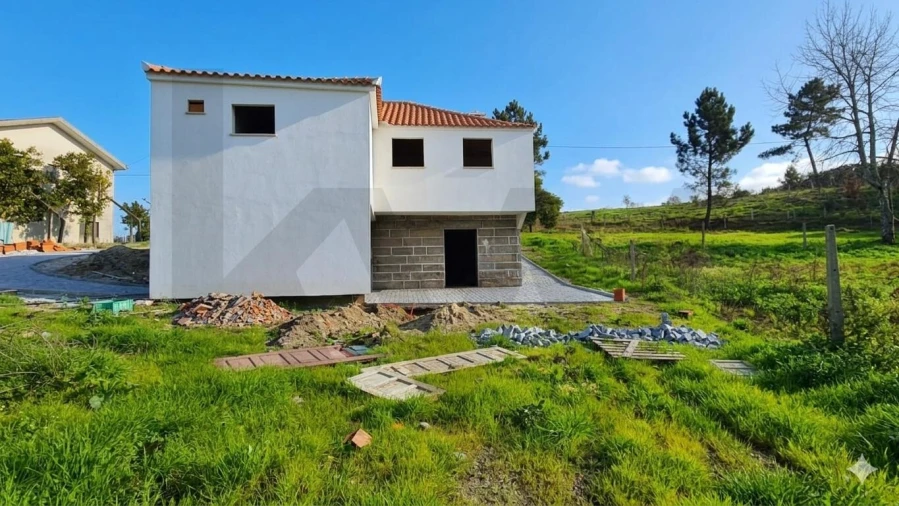 Moradia T3 para Venda em Telões Foto 7