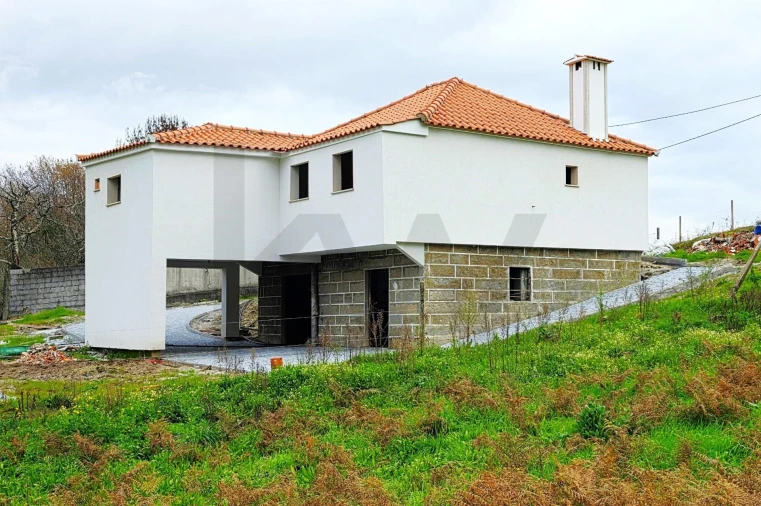 Moradia T3 para Venda em Telões Foto 13