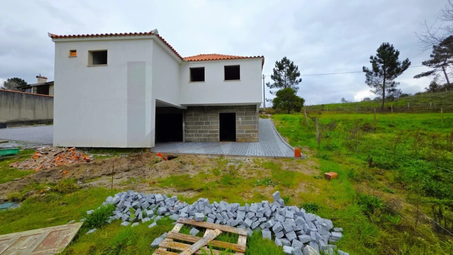 Moradia T3 para Venda em Telões Foto 8