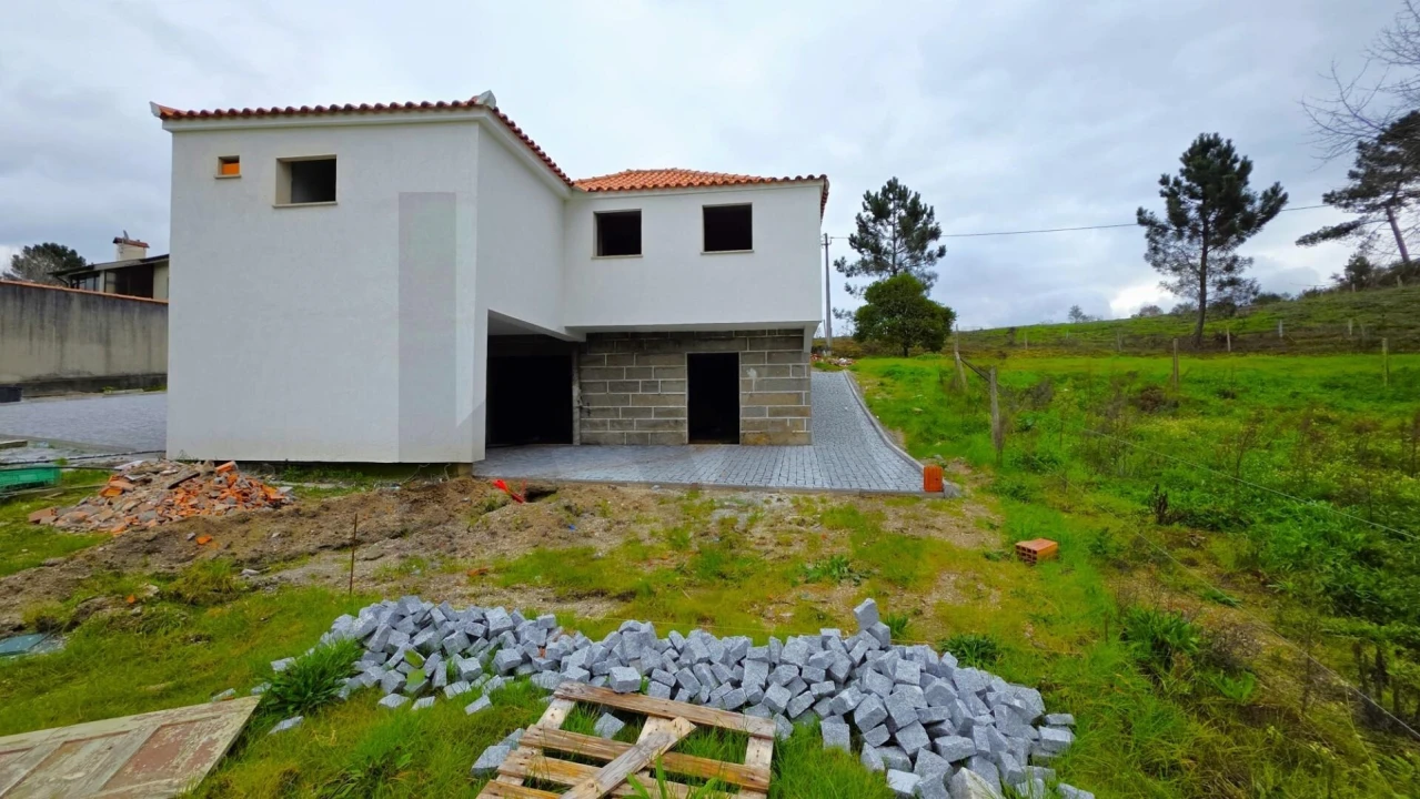 Moradia T3 para Venda em Telões Foto 8