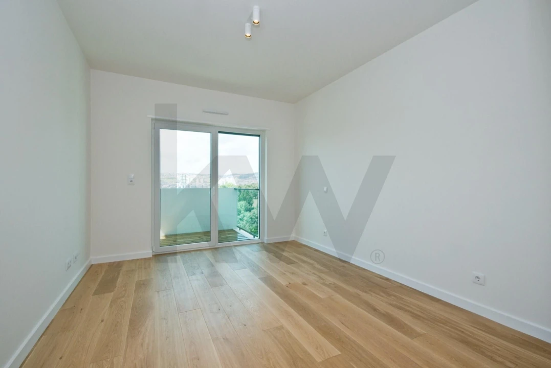 Apartamento T3 para Arrendamento em Lumiar Foto 9