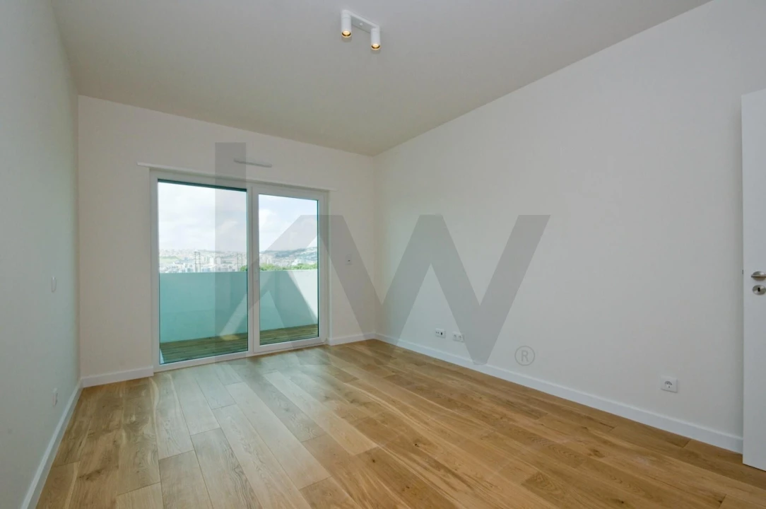 Apartamento T3 para Arrendamento em Lumiar Foto 5